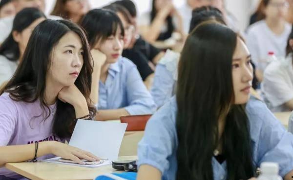 网曝高校黑料视频,揭秘校园不为人知的真相